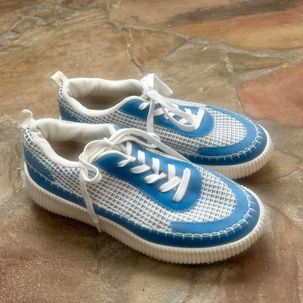 Nicole Miller Blue And White platform comfort insole sneakers size 8.5